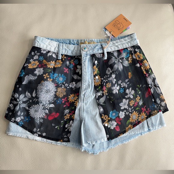 NWT - Desigual Women’s Denim Short with Floral Skirt - US Size 4 - Picture 4 of 15